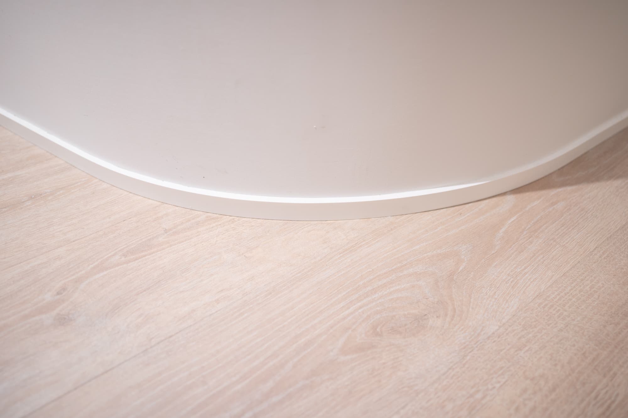 Détail plinthe courbe